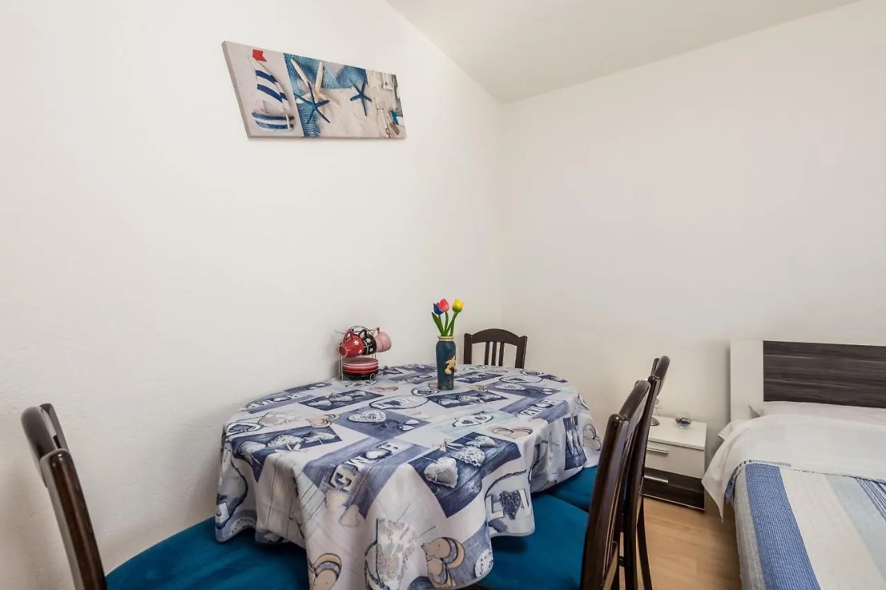 Apartments By The Sea Klenovica, Novi Vinodolski - 5575