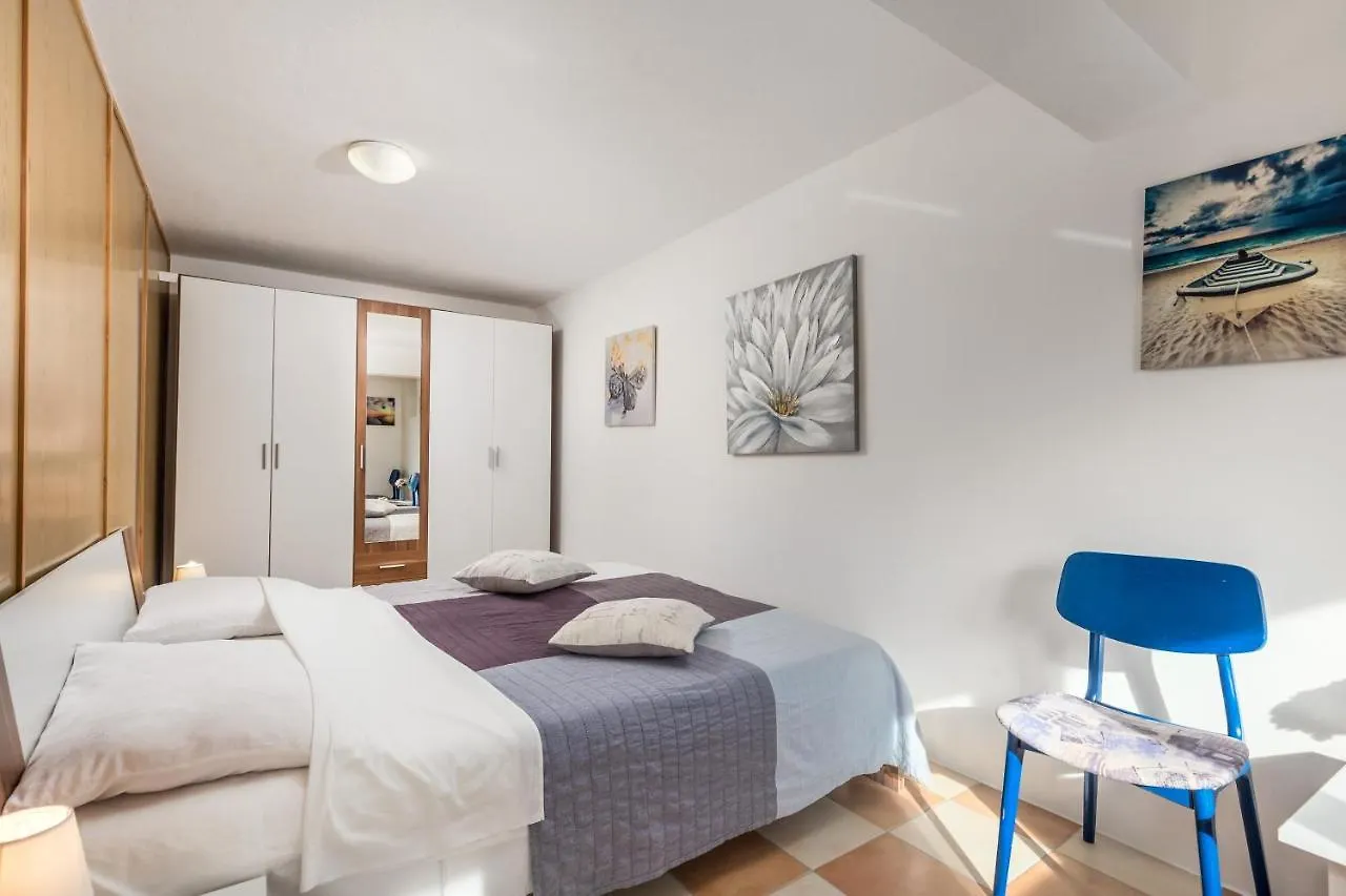 Apartments By The Sea Klenovica, Novi Vinodolski - 5575