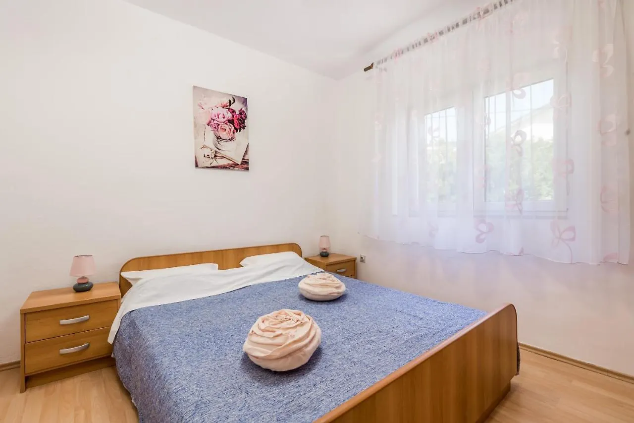 Apartments By The Sea Klenovica, Novi Vinodolski - 5575